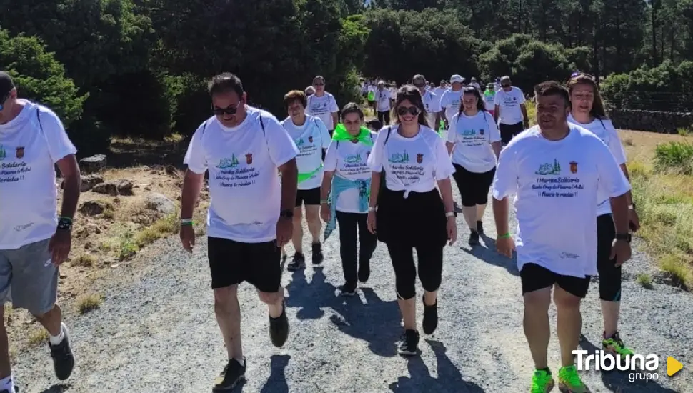 Éxito de participación en la marcha contra el cáncer de Santa Cruz de Pinares