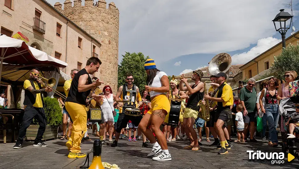 La música de 'Cir&Co' invade el centro de la ciudad