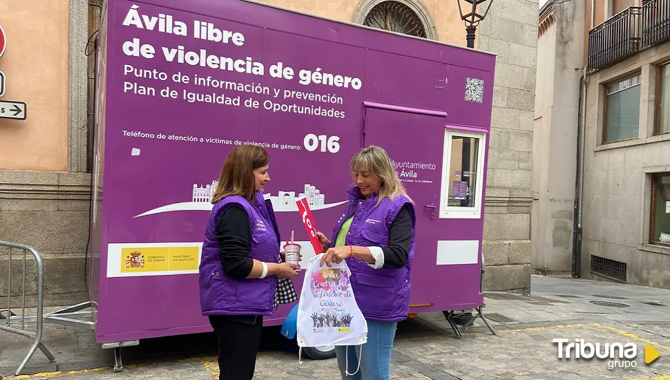 Punto violeta para concienciar sobre el ciberacoso en las redes sociales