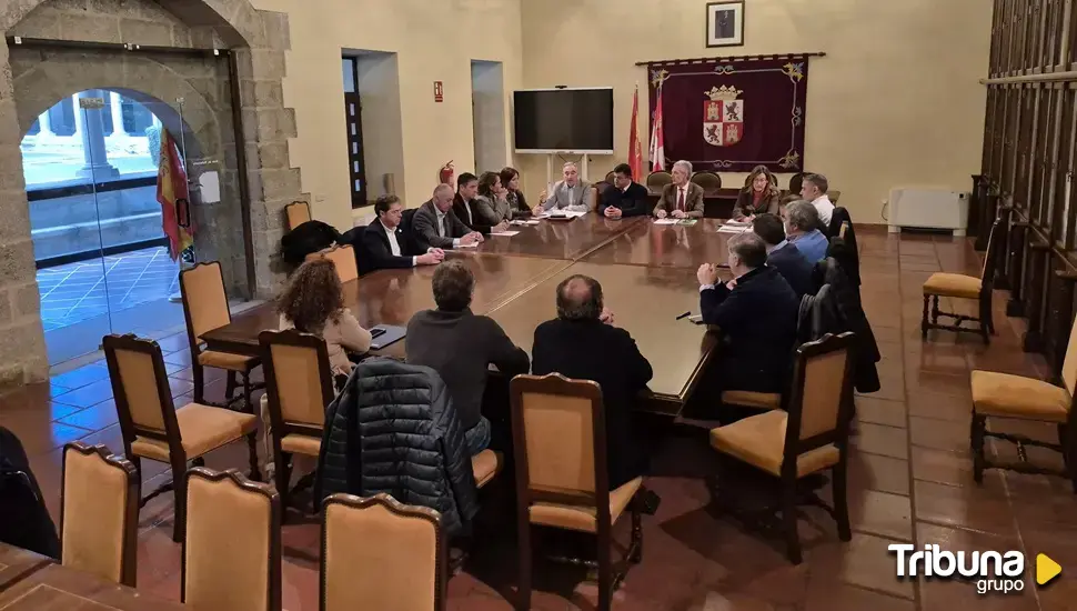 Reunión para preservar los horarios nocturnos en las farmacias de guardia de Burgohondo