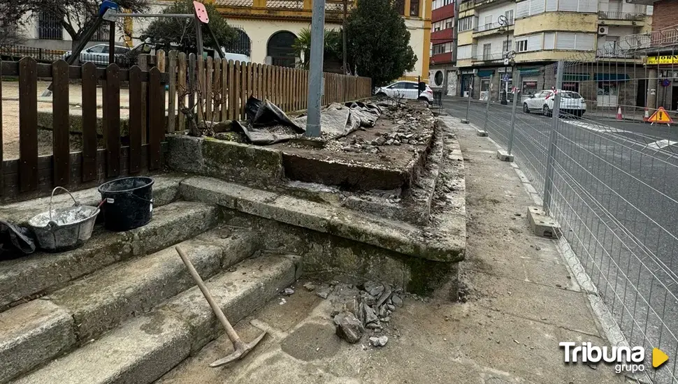 Comienza el ensanche de la acera de la Plaza del Condestable Dávalos de Arenas