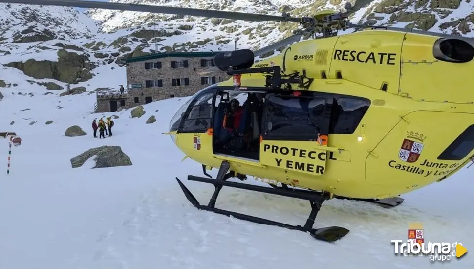 Evacuado en helicóptero un montañero herido en la Laguna Grande de Gredos