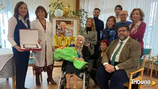 La abulense Amalia Pombo Hernández sopla las 100 velas 